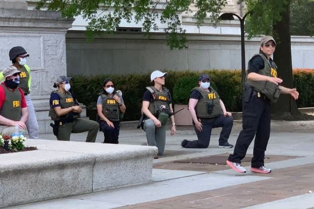 天下事  美国联邦政府料迎辞职潮 逾10万人集体离职  