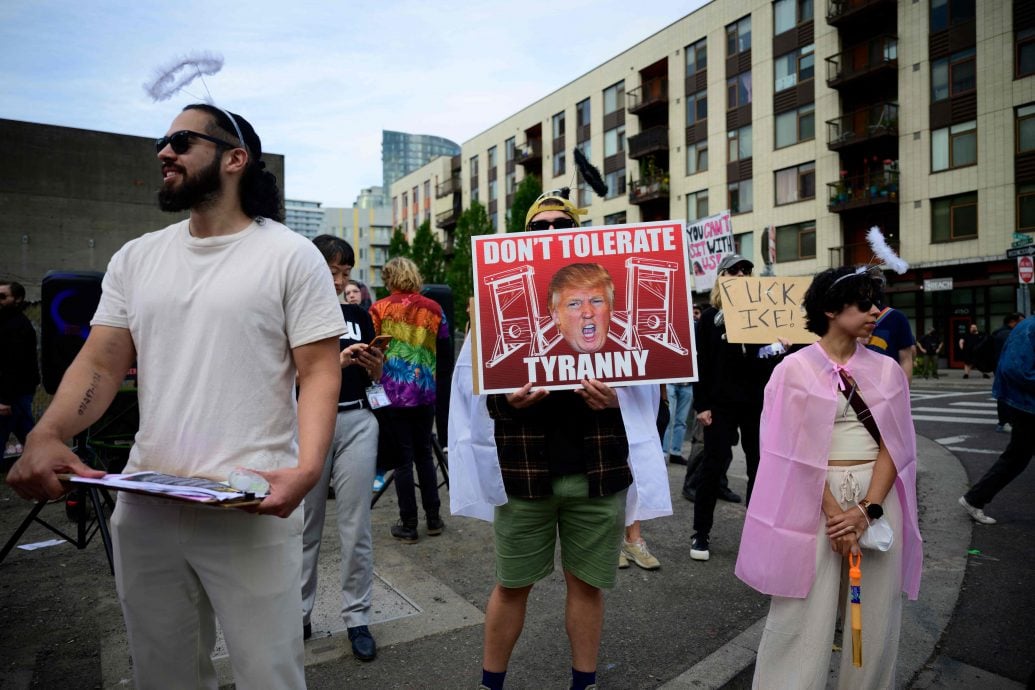 天下事  美国联邦政府料迎辞职潮 逾10万人集体离职  