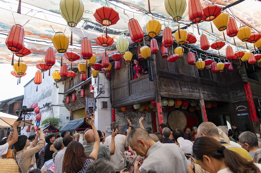 天下事)中秋十一长假期 大马列热门目的地 亚庇成“黑马”