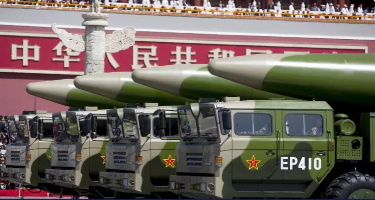 天下事主文 中国九三阅兵 军事装备受瞩目