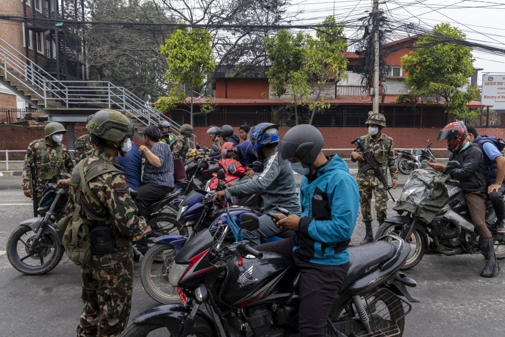 天下事配图NEPAL PROTEST AFTERMATH:Nepalese Army imposes nationwide restrictions in wake of unrest