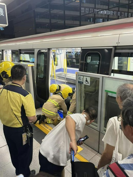 女乘客疑失足脚卡港铁罅隙 小腿严重扭曲消防救出送院