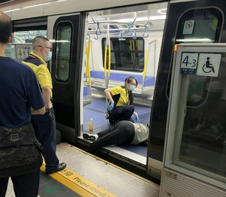 女乘客疑失足脚卡港铁罅隙 小腿严重扭曲消防救出送院