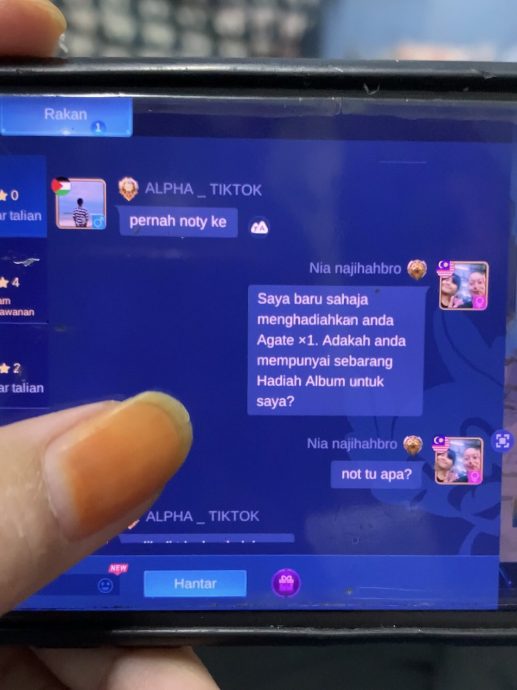 女儿玩游戏收性暗示讯息 母公开截图促玩家自重！