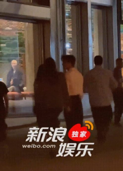 女友刘雯与前任倪妮同桌 井柏然获马龙机智救场