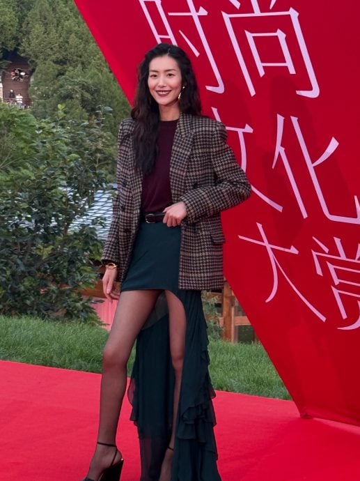 女友刘雯与前任倪妮同桌 井柏然获马龙机智救场