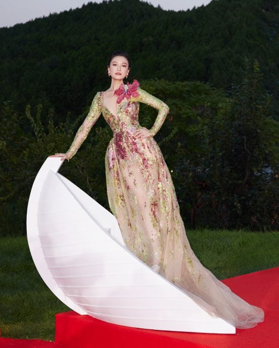 女友刘雯与前任倪妮同桌 井柏然获马龙机智救场