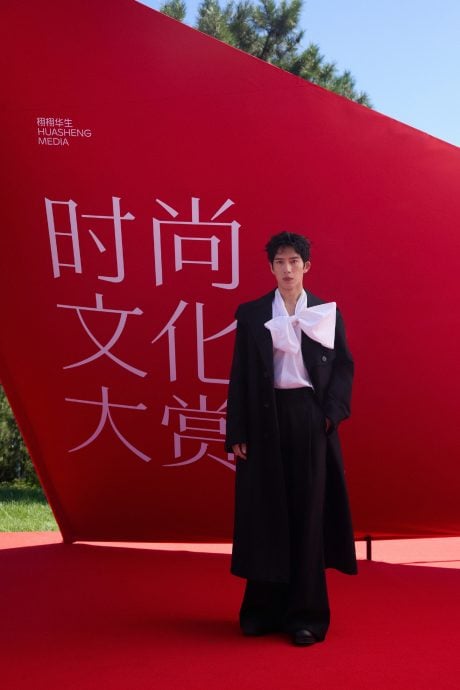 女友刘雯与前任倪妮同桌 井柏然获马龙机智救场