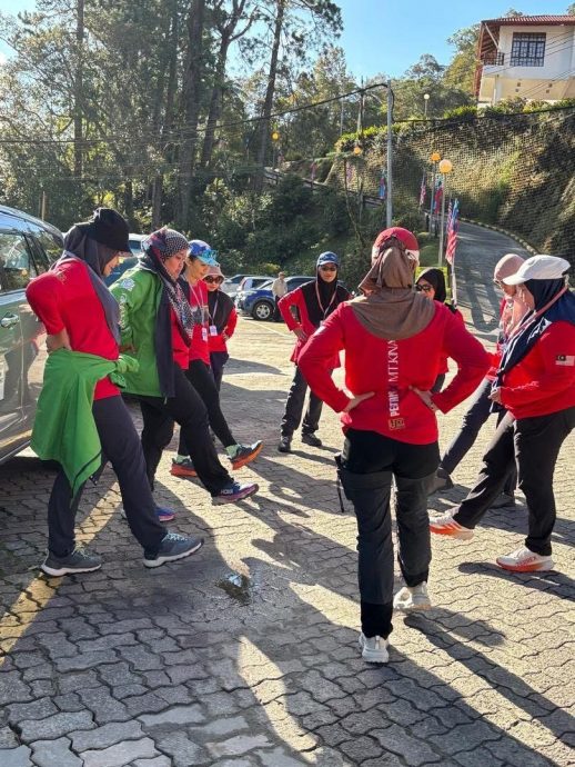 女性媒体人登山团挑战神山 10女记者齐攻顶！