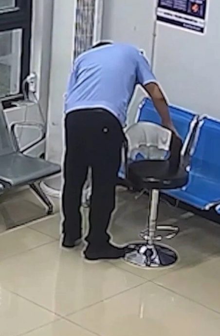 女送餐员雨中携子求助警局 暖警帮换湿衣照看孩子获赞