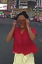 好心停车搀扶老伯过马路 女司机莫名被扇眼镜飞掉