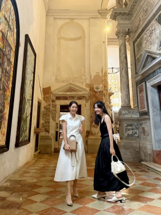 威尼斯影展|孙艺真李珉廷互拍斗美 李炳宪揽腰护妻放闪