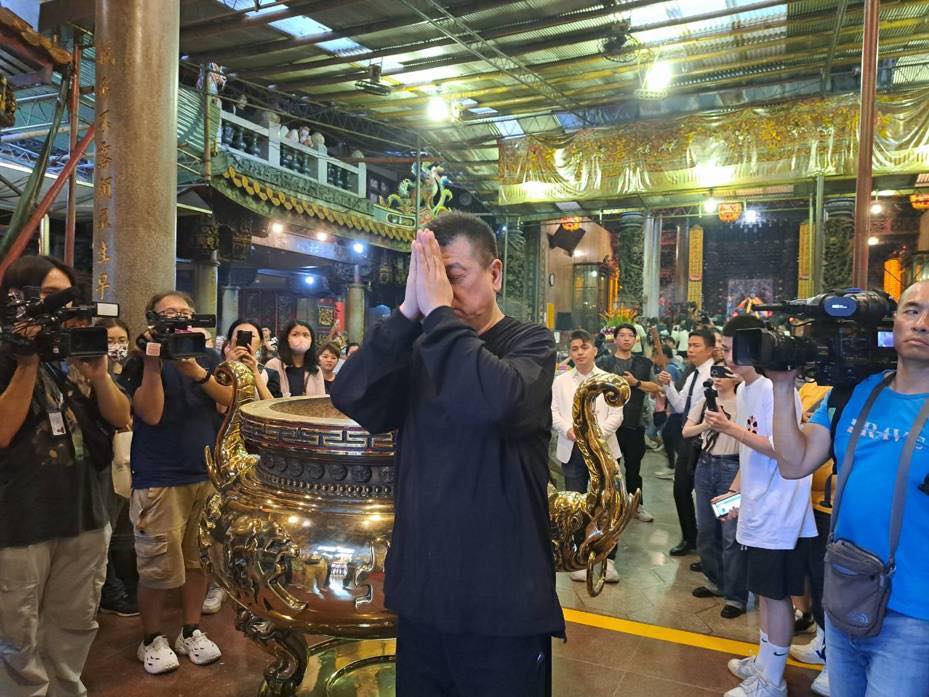 孙德荣自费帮于朦胧办法会 吁粉丝勿信募款讯息