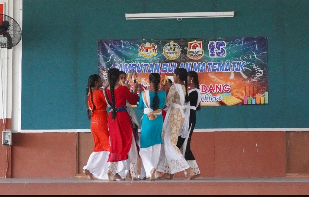 学海学记|校园报道|主文|教师化身运动员 创意造型大比拼