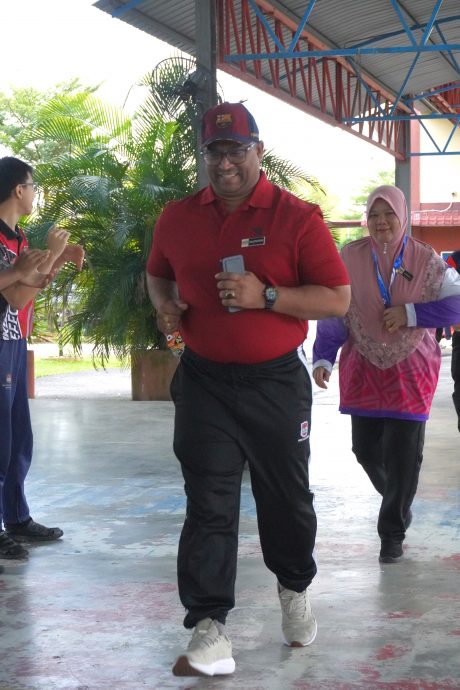 学海学记|校园报道|主文|教师化身运动员 创意造型大比拼