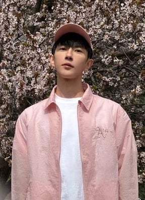 宋伊人被爆“拉于朦胧进饭局”首发声 程青松坚称“不认识”提告