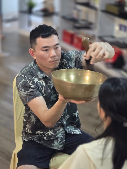 封底主文∕压力时代的温柔回应 颂钵音疗让心安顿