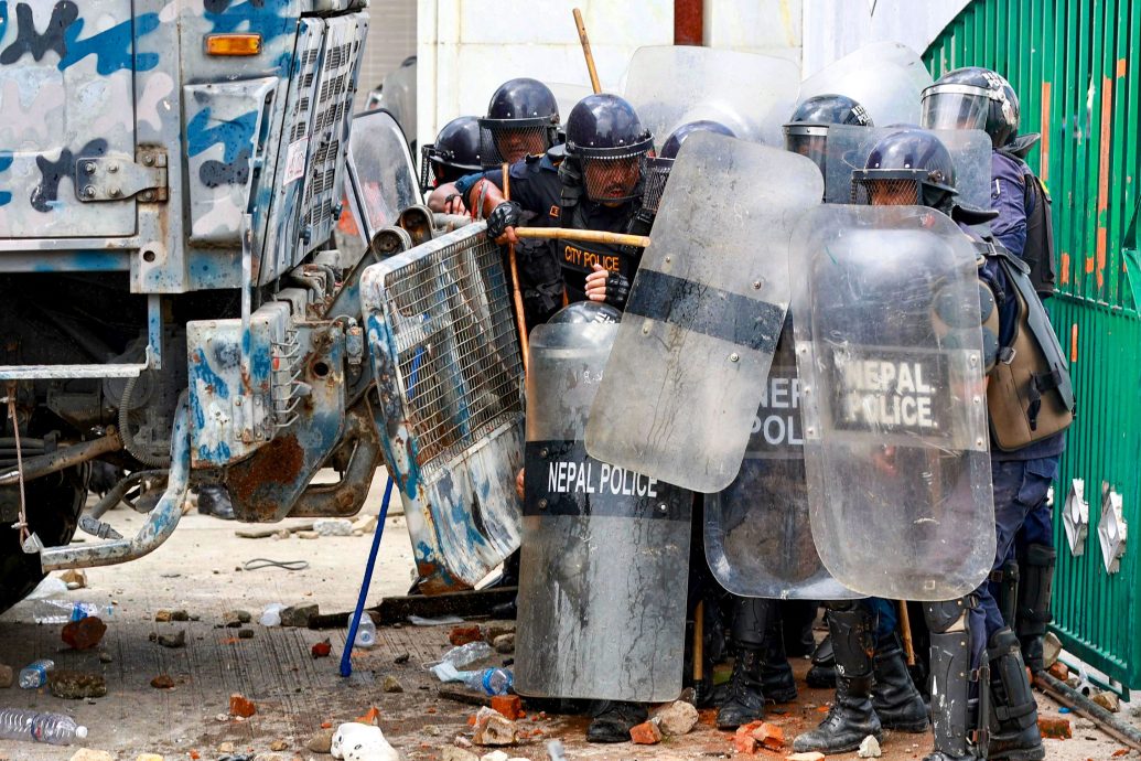 封禁社媒引发致命抗议 尼泊尔总理下令彻查