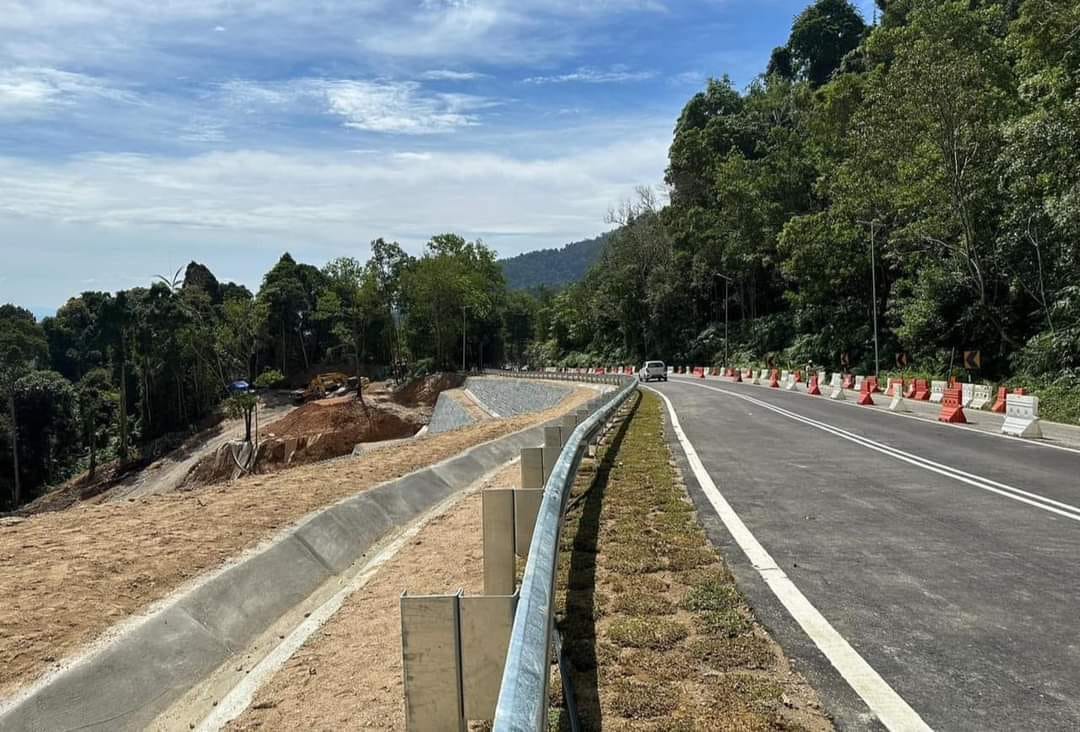 封面-大都会:脚车队云顶山路骑行 轿车司机吓破胆/13图