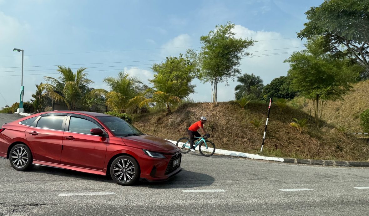 封面-大都会:脚车队云顶山路骑行 轿车司机吓破胆/13图