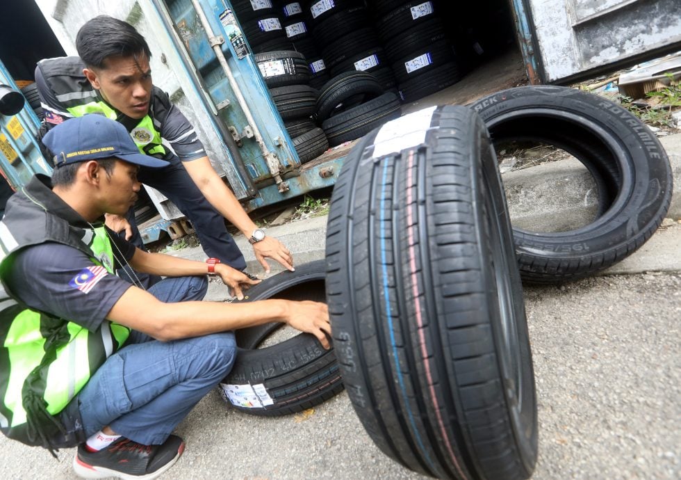 封面∕涉嫌违规 包括操纵价格 反贪会查轮胎行业