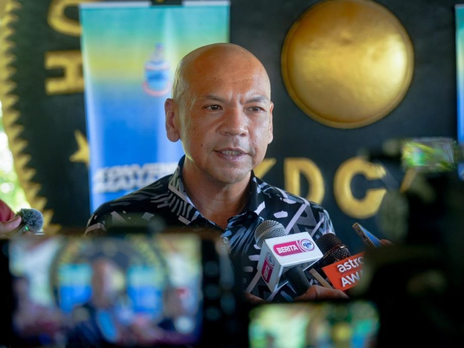 封面主文∕RON95补贴设多元支付机制·阿米占：非单靠实体大马卡