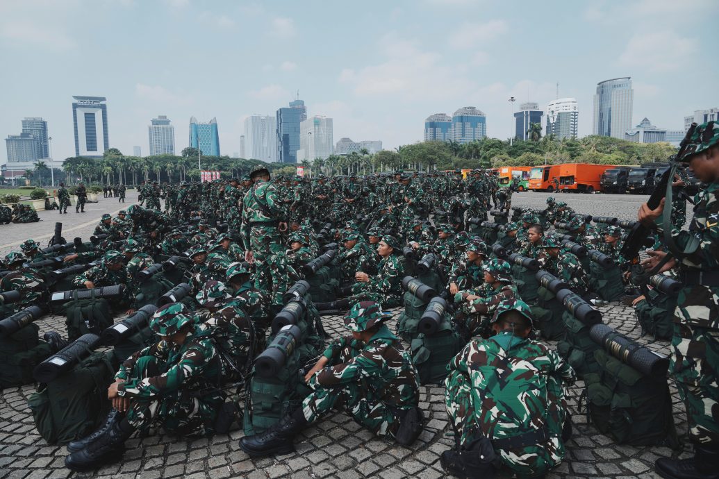 封面副文 印尼发生致命示威 政府升级安保措施