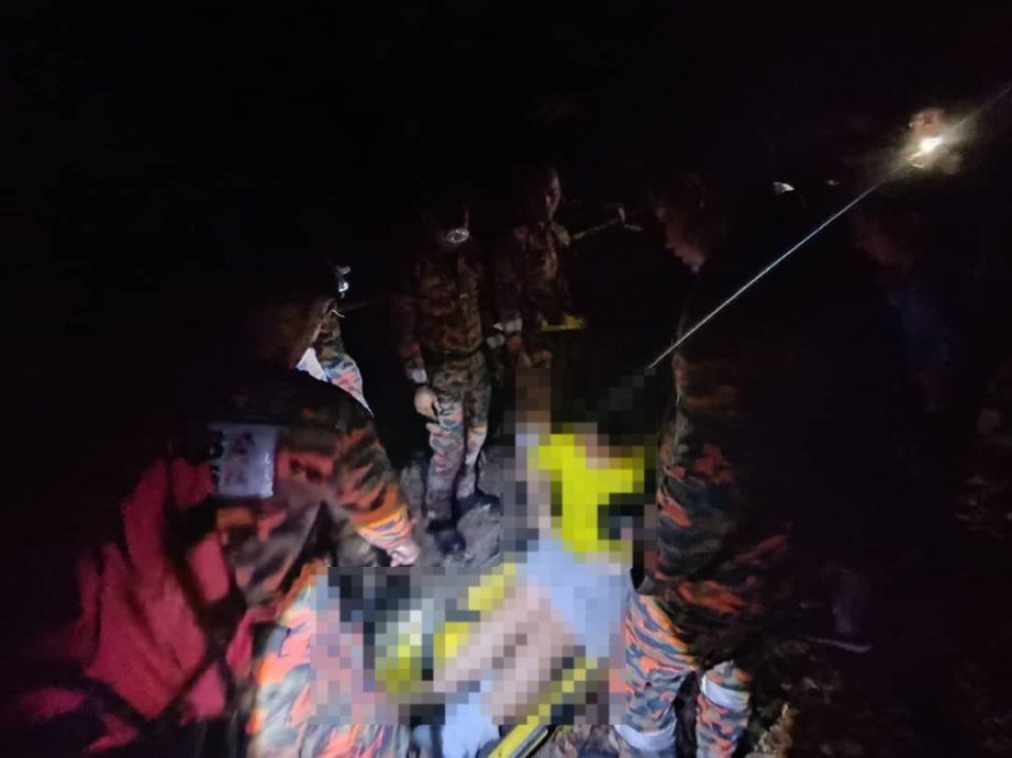 少女登红土坎300山扭伤脚 消拯员两小时护送下山