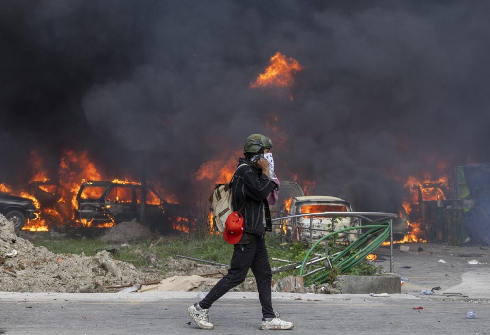 尼泊尔总理出逃 加德满都多处纵火燃烧,状况紧急