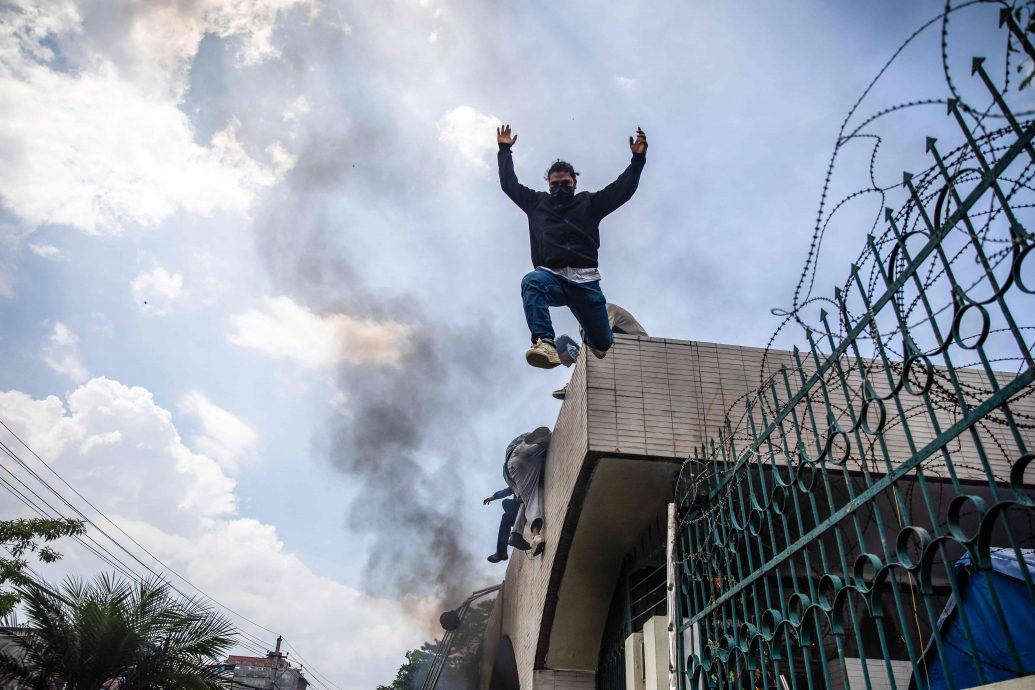 尼泊尔爆发大规模示威 中国紧急提醒公民加强防范