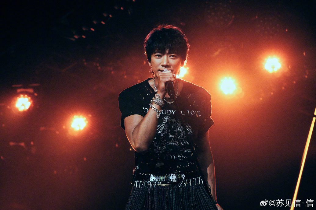 巡演迟到40分钟观众喊退票 信道歉解释:大马班机延误