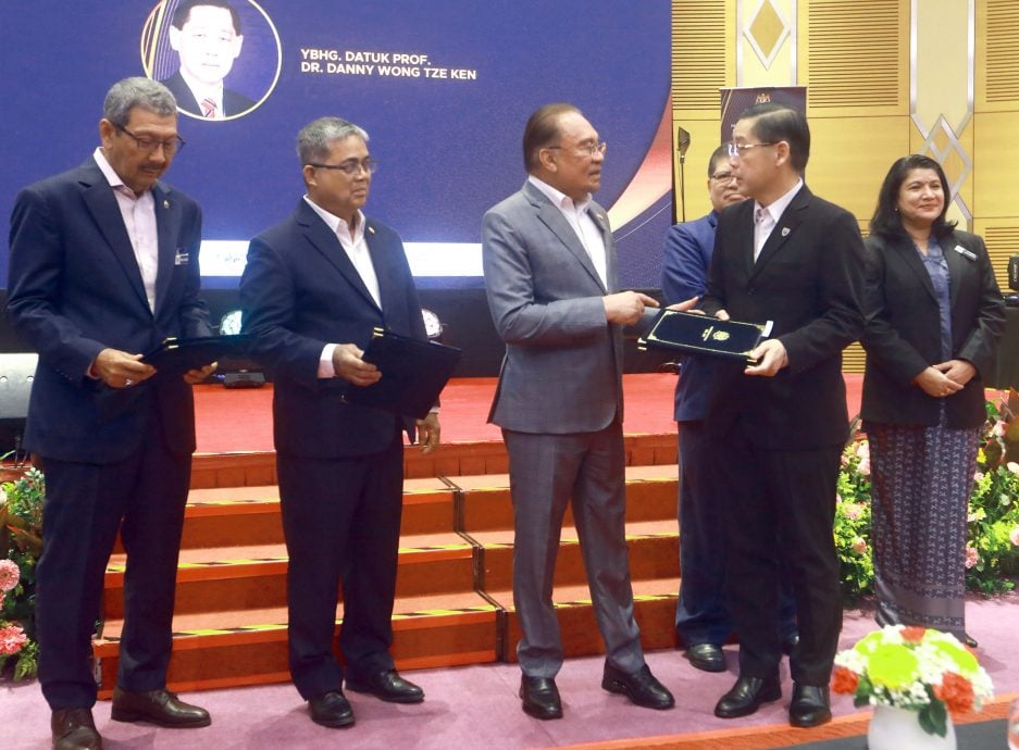 已上网,请取代大马首度成立“国家历史学者理事会” 首相安华担任主席