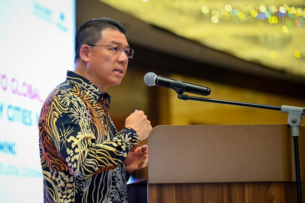 已签/倪可敏:开除20名涉贪移民局官员 昌明政府展现强大反腐决心