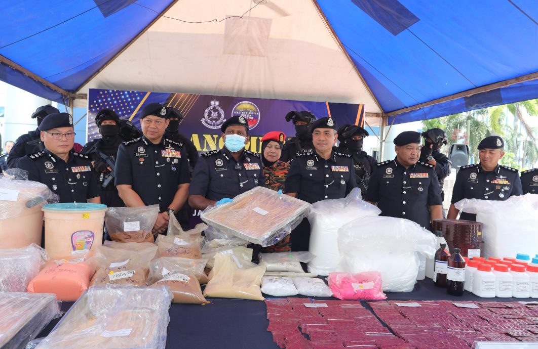 已签发 全国:火灾揭露 毒品生产线日产10万颗一粒眠毒品