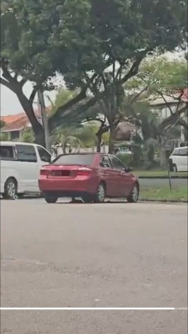 已签发 全国:锄头砸提款机车镜 肇事毒虫遭警逮捕