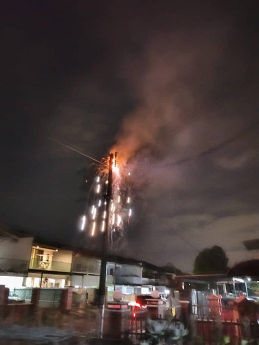 已签发 柔：不是国庆烟花秀，电线短路引起火花四溅