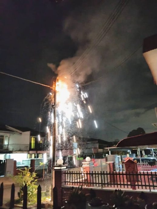 已签发 柔：不是国庆烟花秀，电线短路引起火花四溅