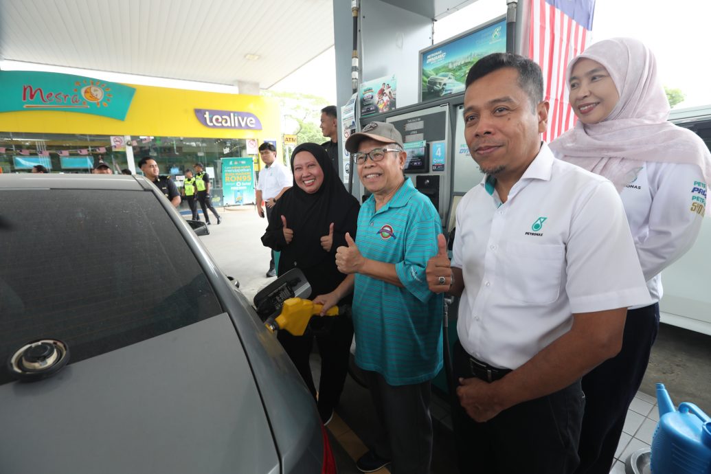 已签发 柔:封面:BUDI95| 津贴汽油政策新跑顺畅 新机制一度混淆消费者