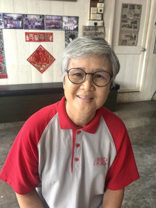 已签发 柔：封面：善心美事：锺水莲带资源返家乡助人