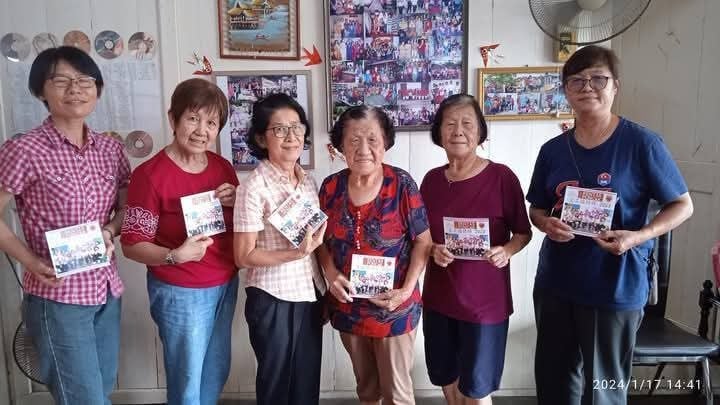 已签发 柔：封面：善心美事：锺水莲带资源返家乡助人