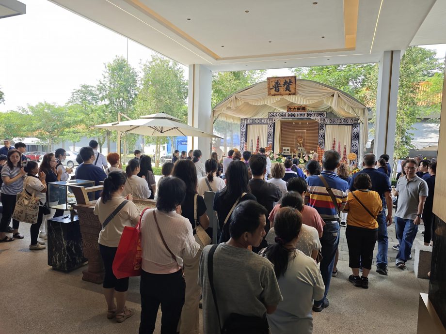 已签发 柔：工商：古来富贵山庄孝亲超渡法会圆满举行，经声佛号中宁静庄严