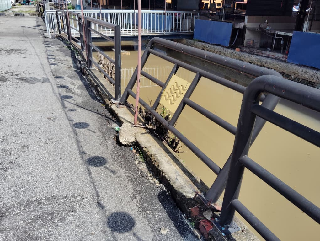 已签发 柔:民生特工队 | 文打烟小贩中心停车区下陷 修复工程料下周展开