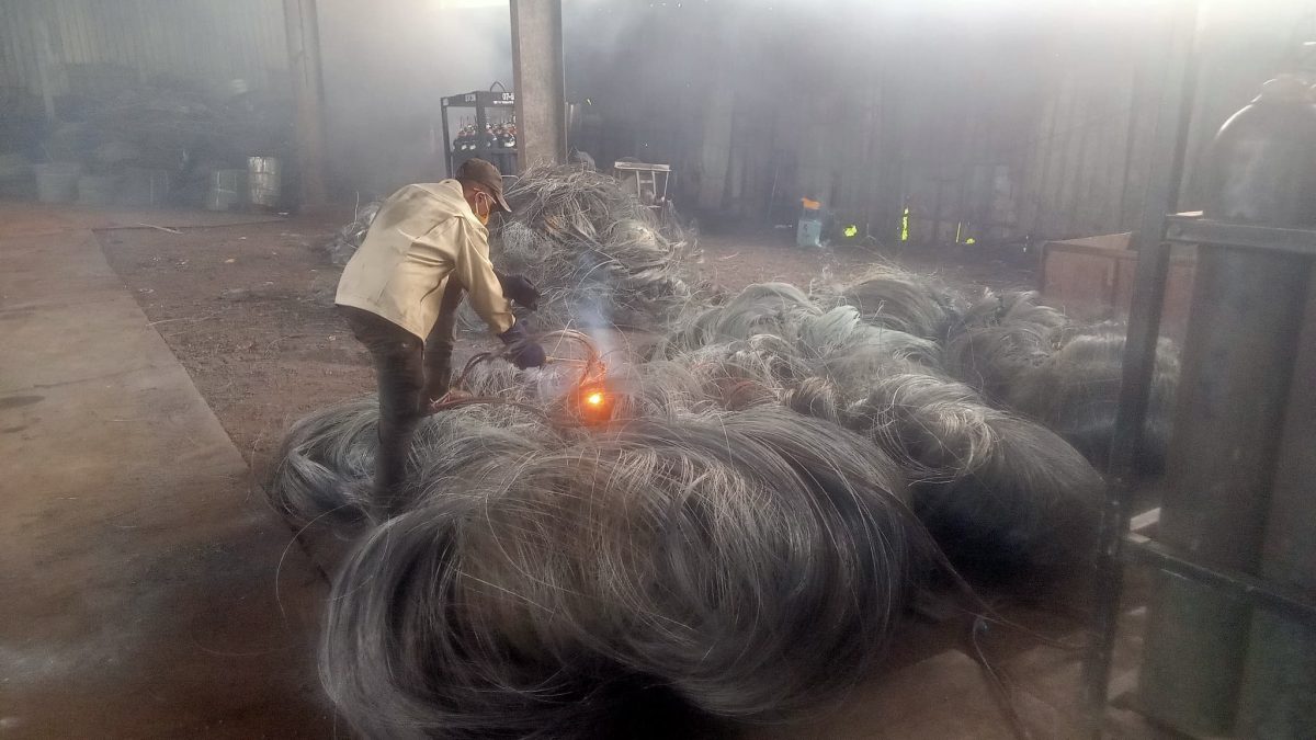 已签发 柔：版头之一：沙令电线厂冒黑烟扰民，环境局查封扣设备