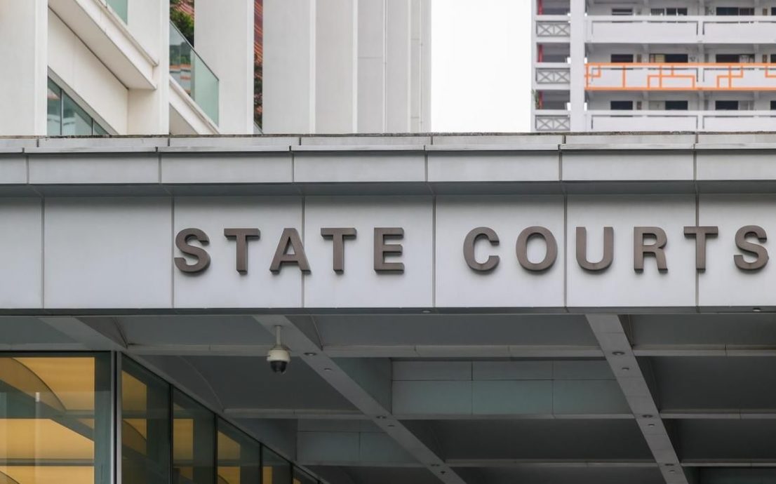 已签发 柔:狮城二三事:在巴士上偷剪女子长发来“回味” 男子被判监两个月又两周