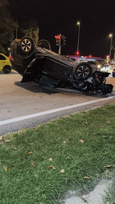 已签发 柔:疑闯红灯酿祸涉2车1摩托车 司机乘客受伤