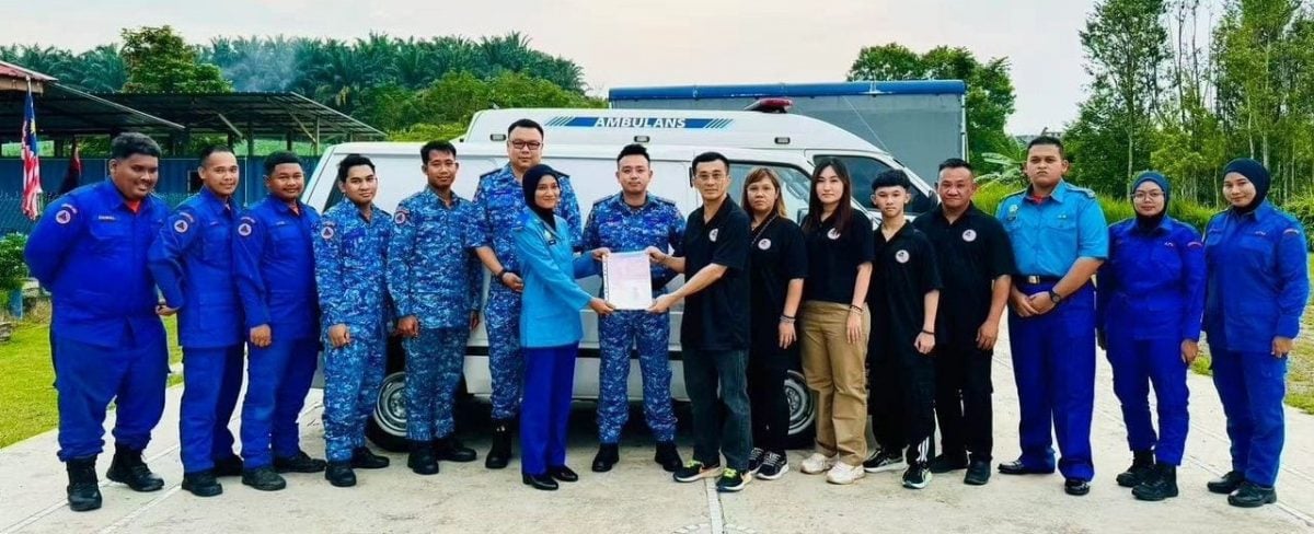 已签发 柔:蔡建文赠车予古来民防部队应对雨季天灾