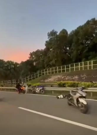 已签发 柔:马新第二通道四摩托车连环撞撞,2死2伤