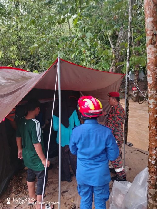 已签发//吉粦露营地400人受困山洪·新古毛消拯局派员救援