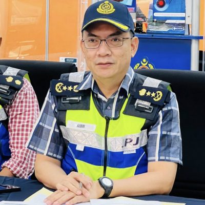 已签发//无良司机涉敲诈游客落网·雪路交局追查在逃同党