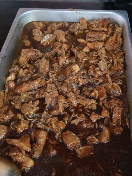 **已签发**柔︰封面：北根也美庆中元，煮大锅菜全村共享